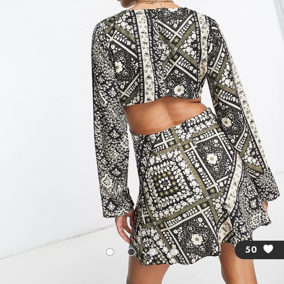 Mini dress with cut out - Picture 2 of 2